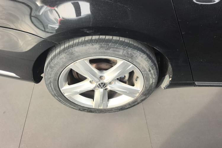 Used Volkswagen Magotan 2016 1.8TSI Luxury Comfort Model Right Rear Wheel Hub