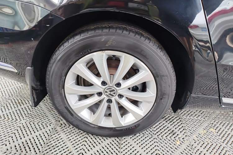 Used Volkswagen Magotan 2016 1.8TSI Smart Comfort Model Right Rear Wheel Hub
