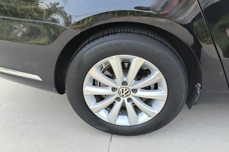 Used Volkswagen Magotan 2016 1.8TSI Smart Enjoyment Leading Model Right Rear Wheel Hub