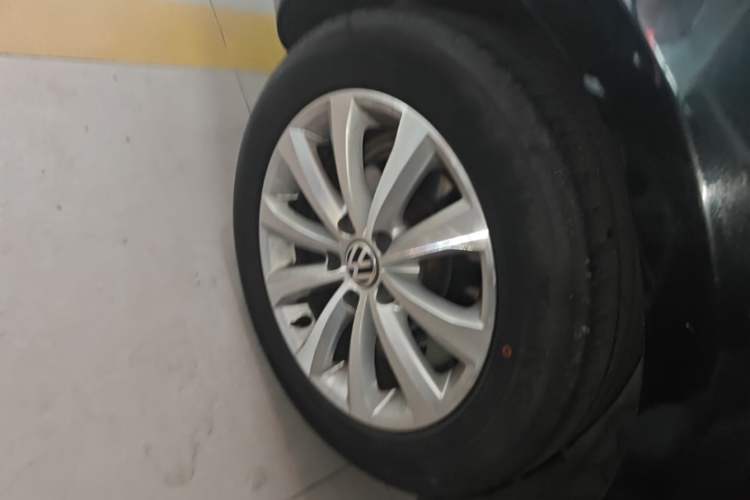 Used Volkswagen Magotan 2016 1.8TSI Smart Enjoyment Leading Model Right Rear Wheel Hub