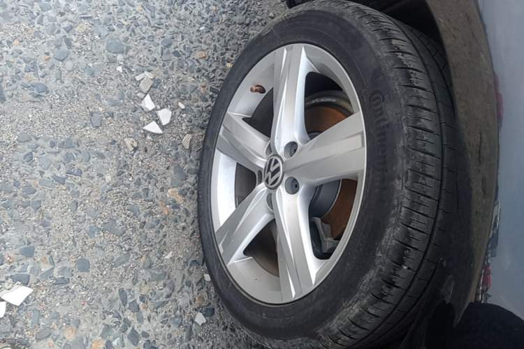 Used Volkswagen Magotan 2016 1.8TSI Luxury Comfort Model Right Rear Wheel Hub