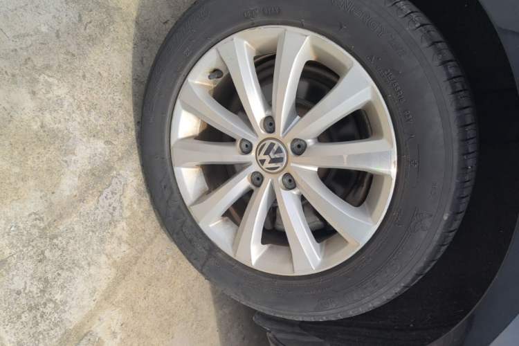 Used Volkswagen Magotan 2016 1.8TSI Smart Enjoyment Leading Model Right Rear Wheel Hub