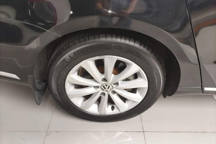 Used Volkswagen Magotan 2016 1.8TSI Smart Enjoyment Leading Model Right Rear Wheel Hub