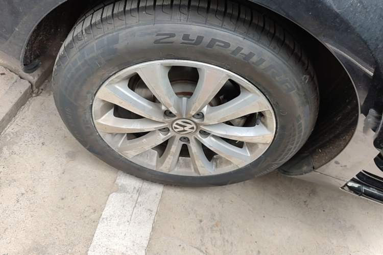 Used Volkswagen Magotan 2016 1.8TSI Smart Comfort Model Right Rear Wheel Hub