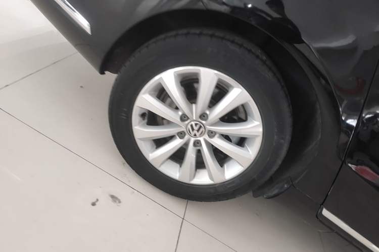 Used Volkswagen Magotan 2016 1.8TSI Smart Comfort Model Right Rear Wheel Hub