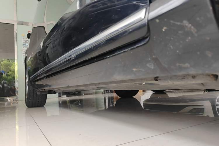 Used Volkswagen Magotan 2016 1.8TSI Luxury Comfort Model Right Side Sill
