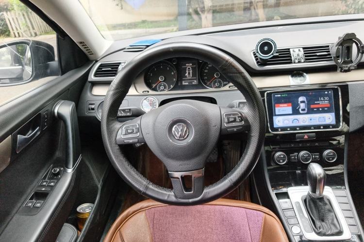 Used Volkswagen Magotan 2016 1.8TSI 25th Anniversary Edition Steering Wheel