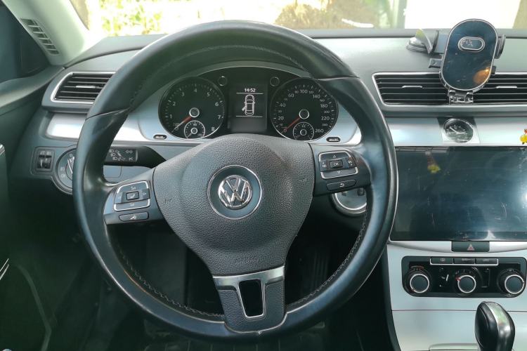 Used Volkswagen Magotan 2016 1.8TSI Smart Comfort Model Steering Wheel