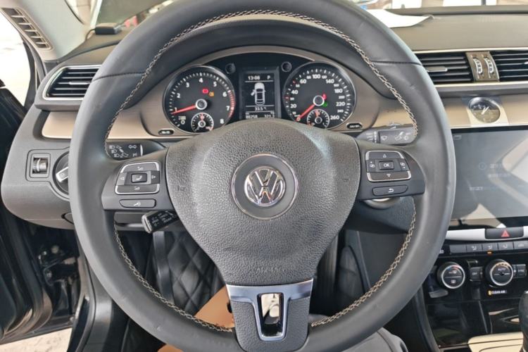 Used Volkswagen Magotan 2016 1.8TSI 25th Anniversary Edition Steering Wheel