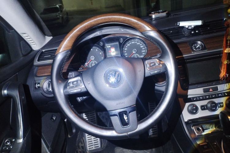Used Volkswagen Magotan 2016 2.0 TSI Smart Luxury Version Steering Wheel
