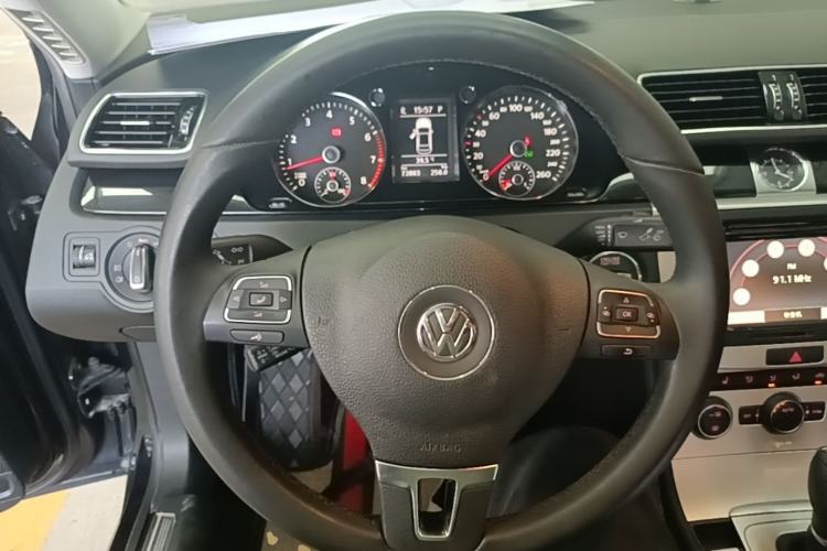 Used Volkswagen Magotan 2016 1.8TSI Luxury Comfort Model Steering Wheel