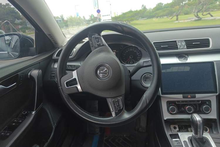 Used Volkswagen Magotan 2016 1.8TSI Smart Comfort Model Steering Wheel