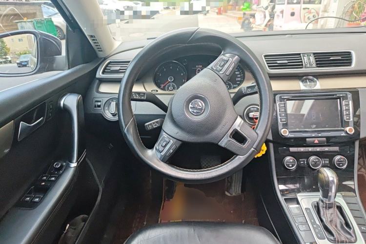 Used Volkswagen Magotan 2016 1.8TSI 25th Anniversary Edition Steering Wheel