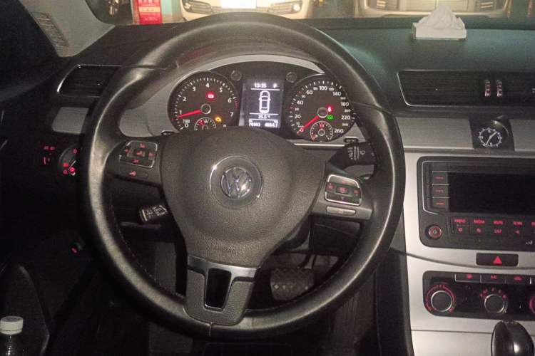 Used Volkswagen Magotan 2016 1.8TSI Smart Comfort Model Steering Wheel