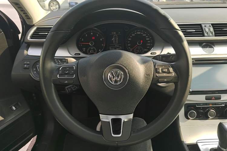 Used Volkswagen Magotan 2016 1.8TSI Smart Comfort Model Steering Wheel
