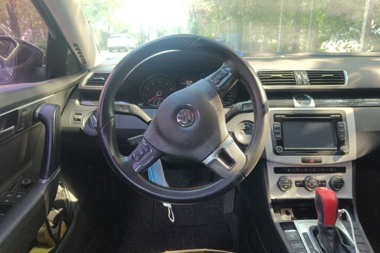 Used Volkswagen Magotan 2016 1.8TSI Luxury Comfort Model Steering Wheel