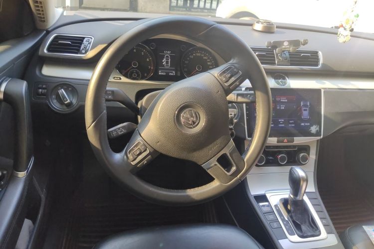 Used Volkswagen Magotan 2016 1.8TSI Smart Comfort Model Steering Wheel