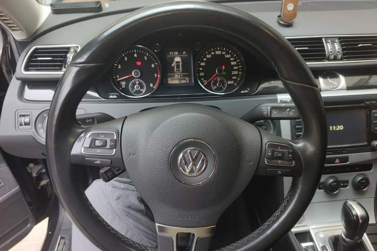 Used Volkswagen Magotan 2016 1.8TSI Luxury Comfort Model Steering Wheel