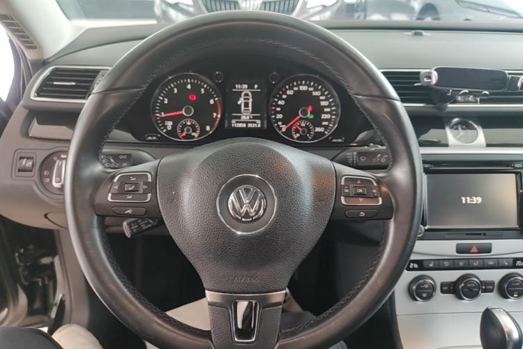 Used Volkswagen Magotan 2016 1.8TSI Luxury Comfort Model Steering Wheel