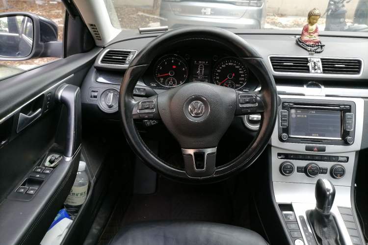 Used Volkswagen Magotan 2016 1.8TSI Luxury Comfort Model Steering Wheel