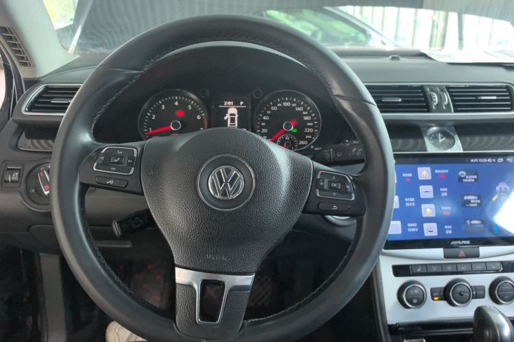 Used Volkswagen Magotan 2016 1.8TSI Luxury Comfort Model Steering Wheel