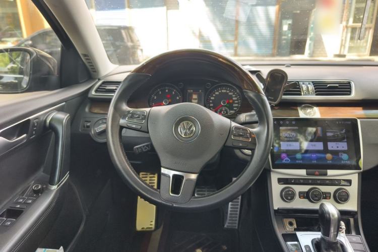 Used Volkswagen Magotan 2016 1.8TSI Luxury Comfort Model Steering Wheel