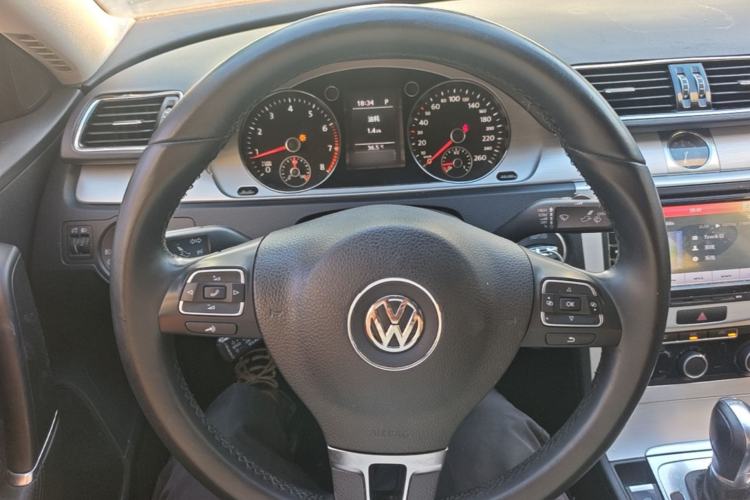Used Volkswagen Magotan 2016 1.8TSI Smart Comfort Model Steering Wheel