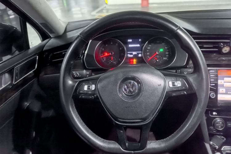 Used Volkswagen Magotan 2016 2.0 TSI Luxury Comfort Version Steering Wheel
