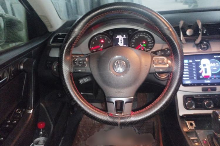 Used Volkswagen Magotan 2016 1.8TSI Smart Comfort Model Steering Wheel
