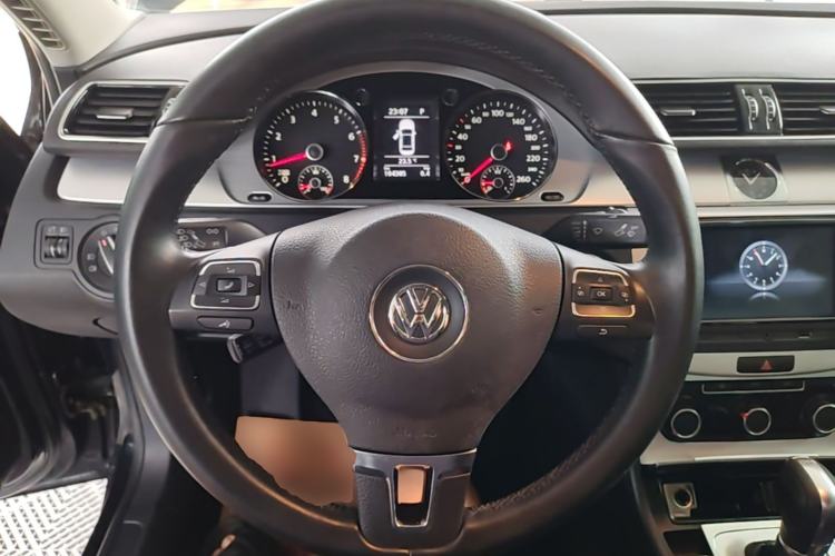 Used Volkswagen Magotan 2016 1.8TSI Smart Comfort Model Steering Wheel