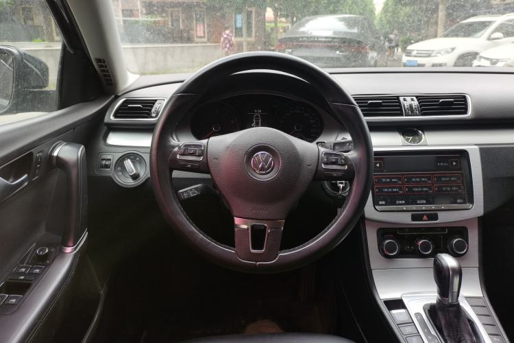 Used Volkswagen Magotan 2016 1.8TSI Smart Comfort Model Steering Wheel