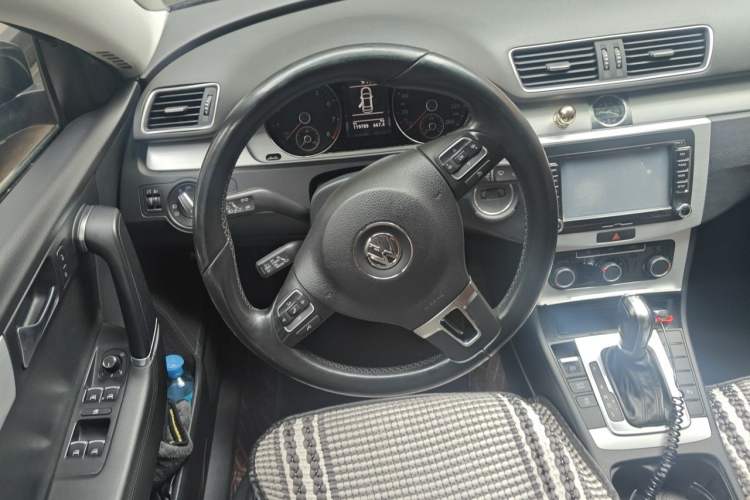 Used Volkswagen Magotan 2016 1.8TSI Smart Comfort Model Steering Wheel