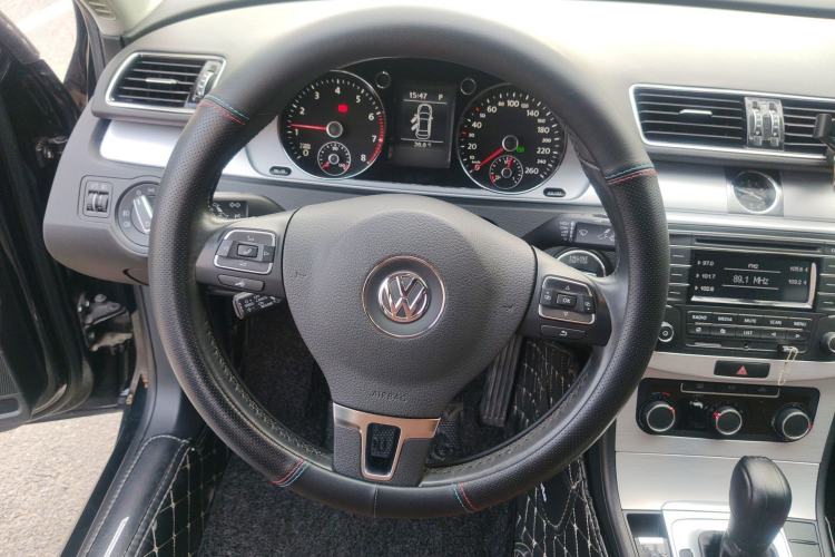 Used Volkswagen Magotan 2016 1.8TSI Smart Comfort Model Steering Wheel