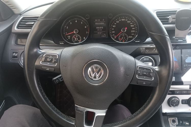 Used Volkswagen Magotan 2016 1.8TSI Luxury Comfort Model Steering Wheel