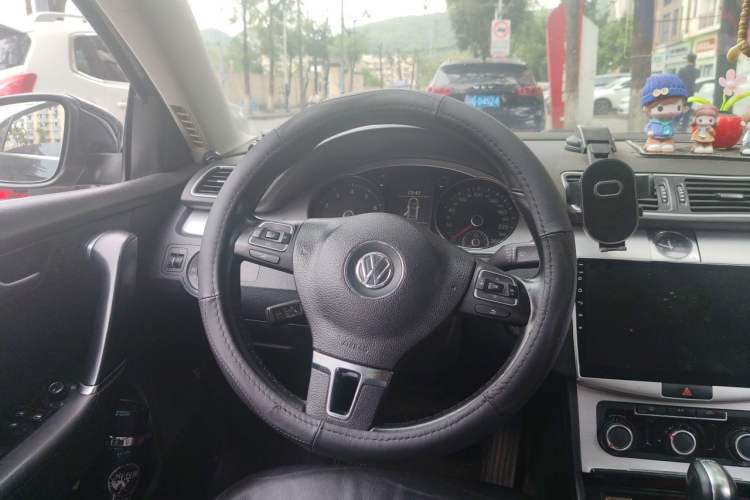Used Volkswagen Magotan 2016 1.8TSI Smart Comfort Model Steering Wheel