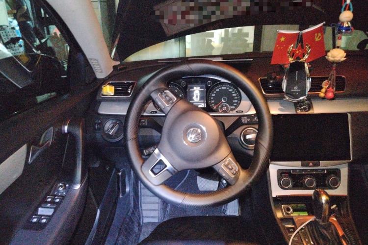 Used Volkswagen Magotan 2016 1.8TSI Smart Comfort Model Steering Wheel