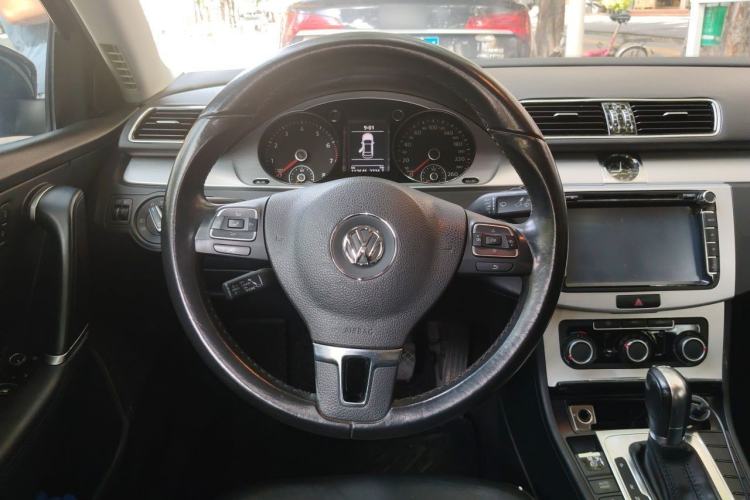 Used Volkswagen Magotan 2016 1.8TSI Smart Comfort Model Steering Wheel