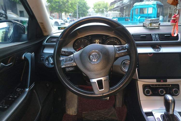 Used Volkswagen Magotan 2016 1.8TSI Smart Comfort Model Steering Wheel