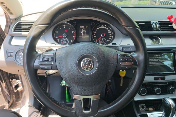 Used Volkswagen Magotan 2016 1.8TSI Smart Comfort Model Steering Wheel