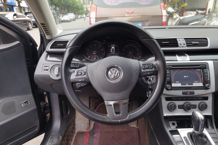 Used Volkswagen Magotan 2016 1.8TSI Luxury Comfort Model Steering Wheel