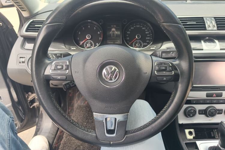 Used Volkswagen Magotan 2016 1.8TSI Luxury Comfort Model Steering Wheel