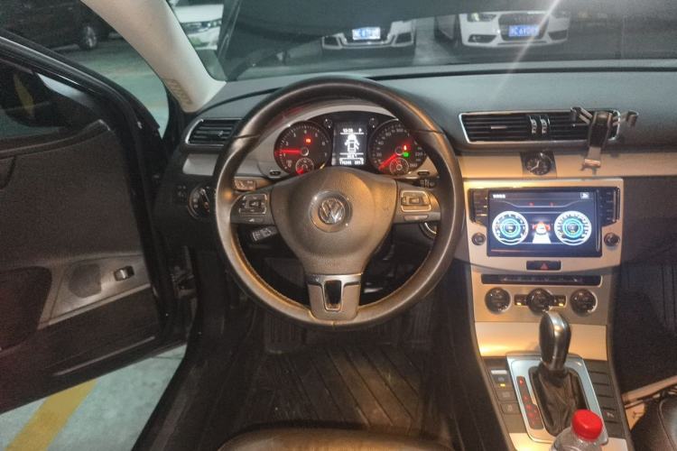 Used Volkswagen Magotan 2016 1.8TSI Smart Comfort Model Steering Wheel