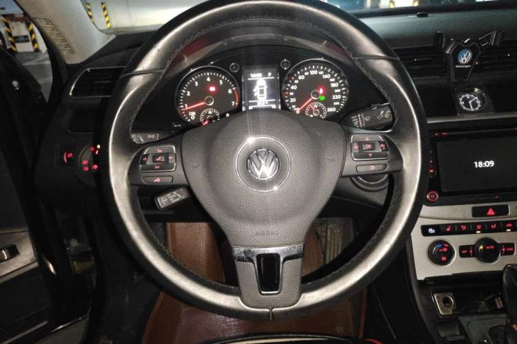 Used Volkswagen Magotan 2016 1.8TSI Luxury Comfort Model Steering Wheel