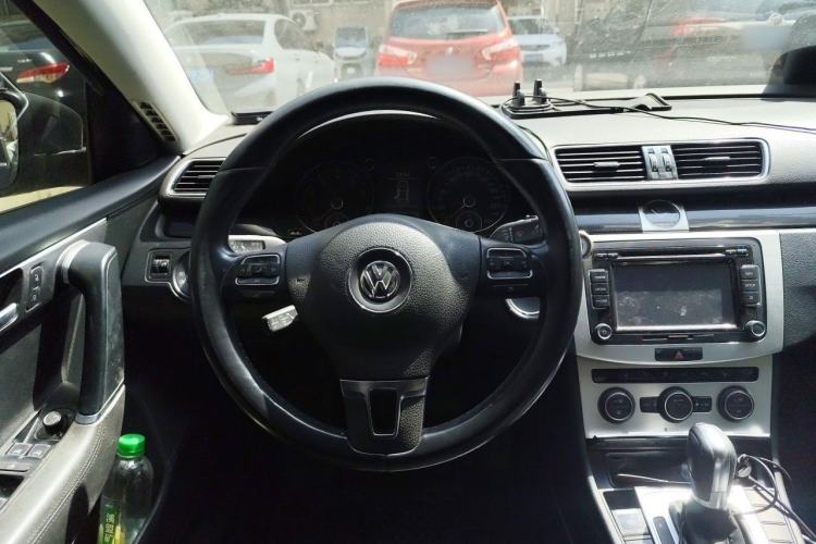 Used Volkswagen Magotan 2016 1.8TSI Luxury Comfort Model Steering Wheel