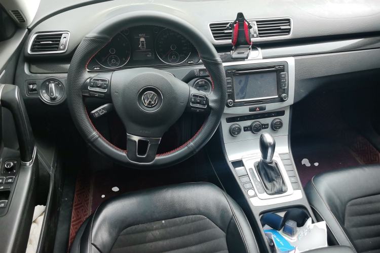 Used Volkswagen Magotan 2016 1.8TSI Luxury Comfort Model Steering Wheel