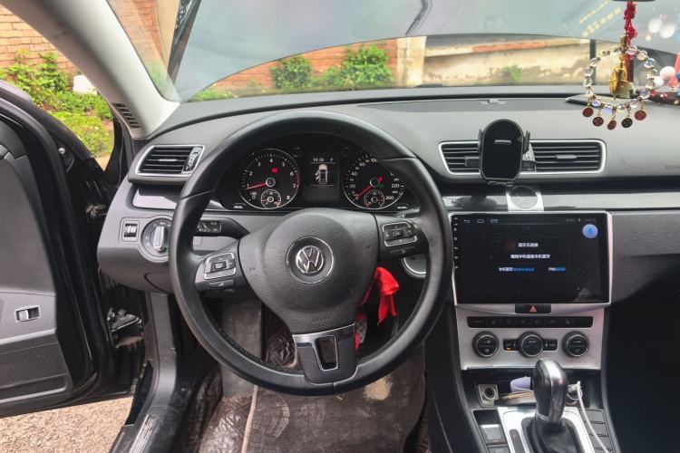 Used Volkswagen Magotan 2016 1.8TSI Luxury Comfort Model Steering Wheel