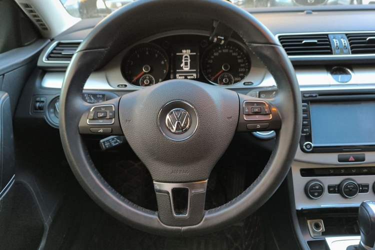 Used Volkswagen Magotan 2016 1.8TSI Smart Comfort Model Steering Wheel