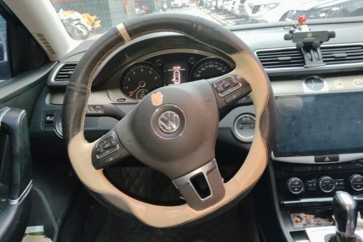 Used Volkswagen Magotan 2016 1.8TSI 25th Anniversary Edition Steering Wheel