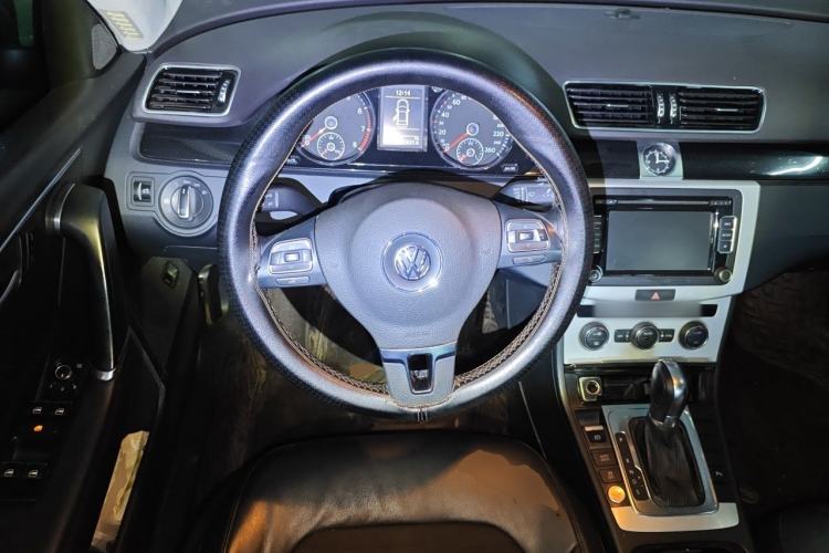 Used Volkswagen Magotan 2016 2.0 TSI Luxury Comfort Version Steering Wheel