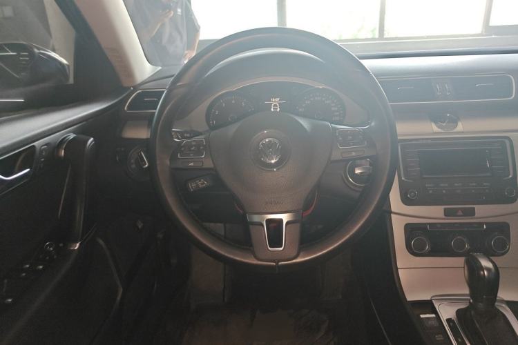 Used Volkswagen Magotan 2016 1.8TSI Smart Comfort Model Steering Wheel